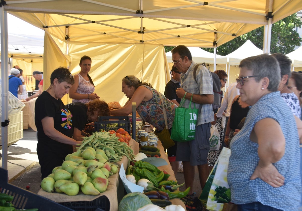 El mercado cuenta con más de una decena de puestos.