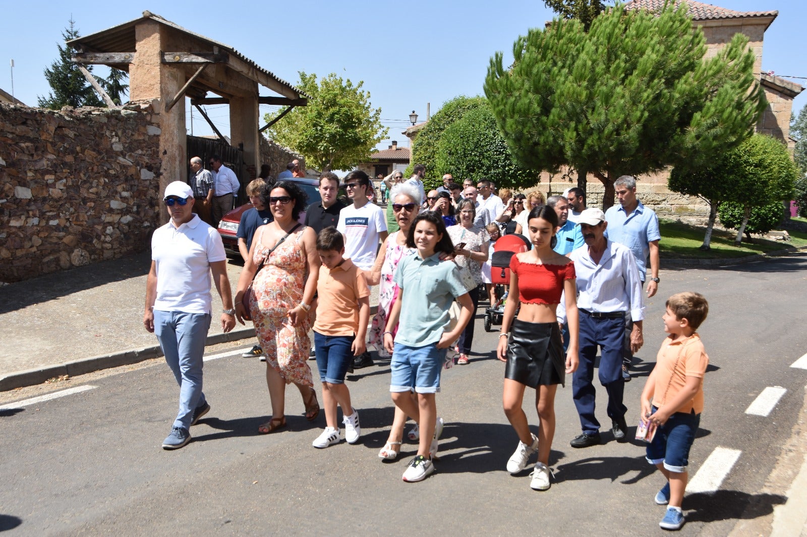 Procesión de gala en Golpejas por San Bartolomé