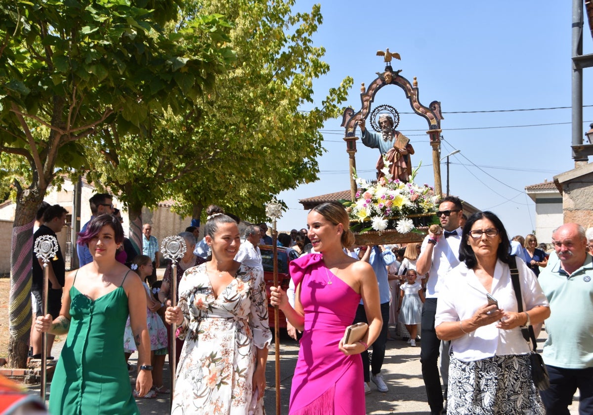 Procesión de gala en Golpejas por San Bartolomé