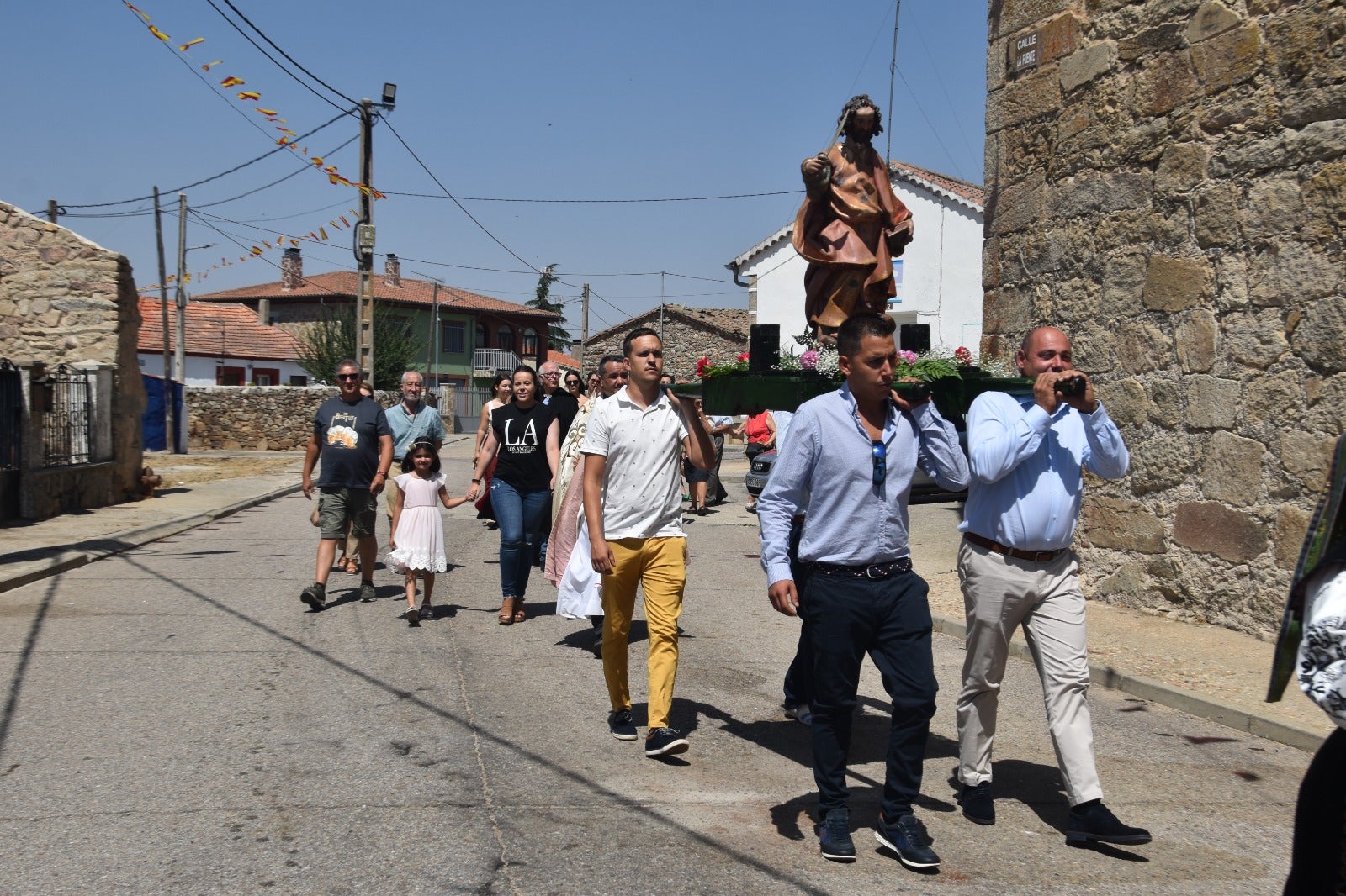 Bailes y vítores en el día grande de Martinamor