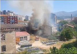 Extinguido el incendio declarado en una zona industrial de Béjar