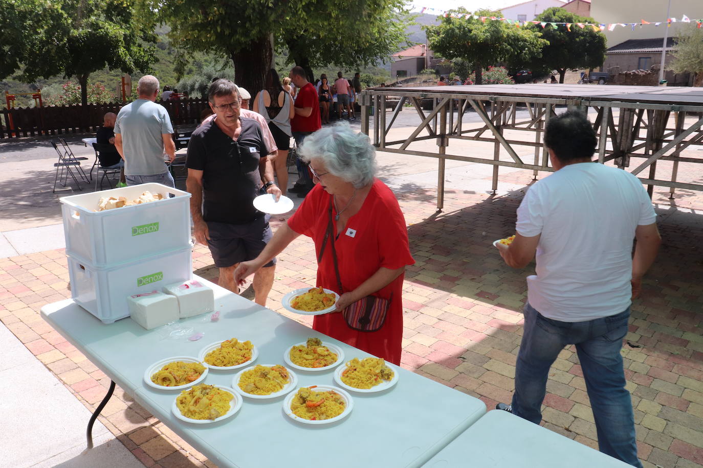 Molinillo disfruta de su paella y de su abuelo centenario