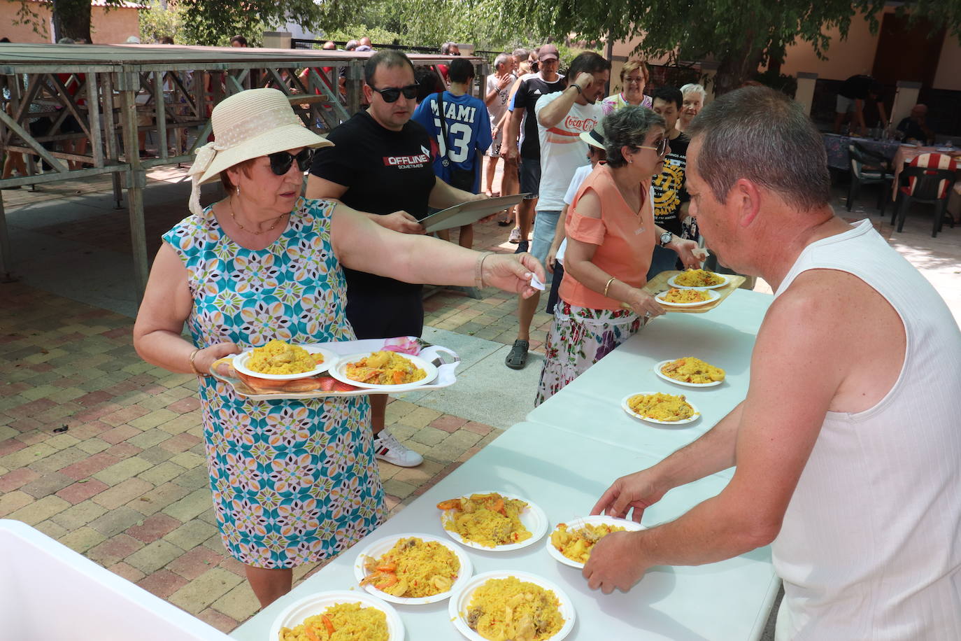 Molinillo disfruta de su paella y de su abuelo centenario