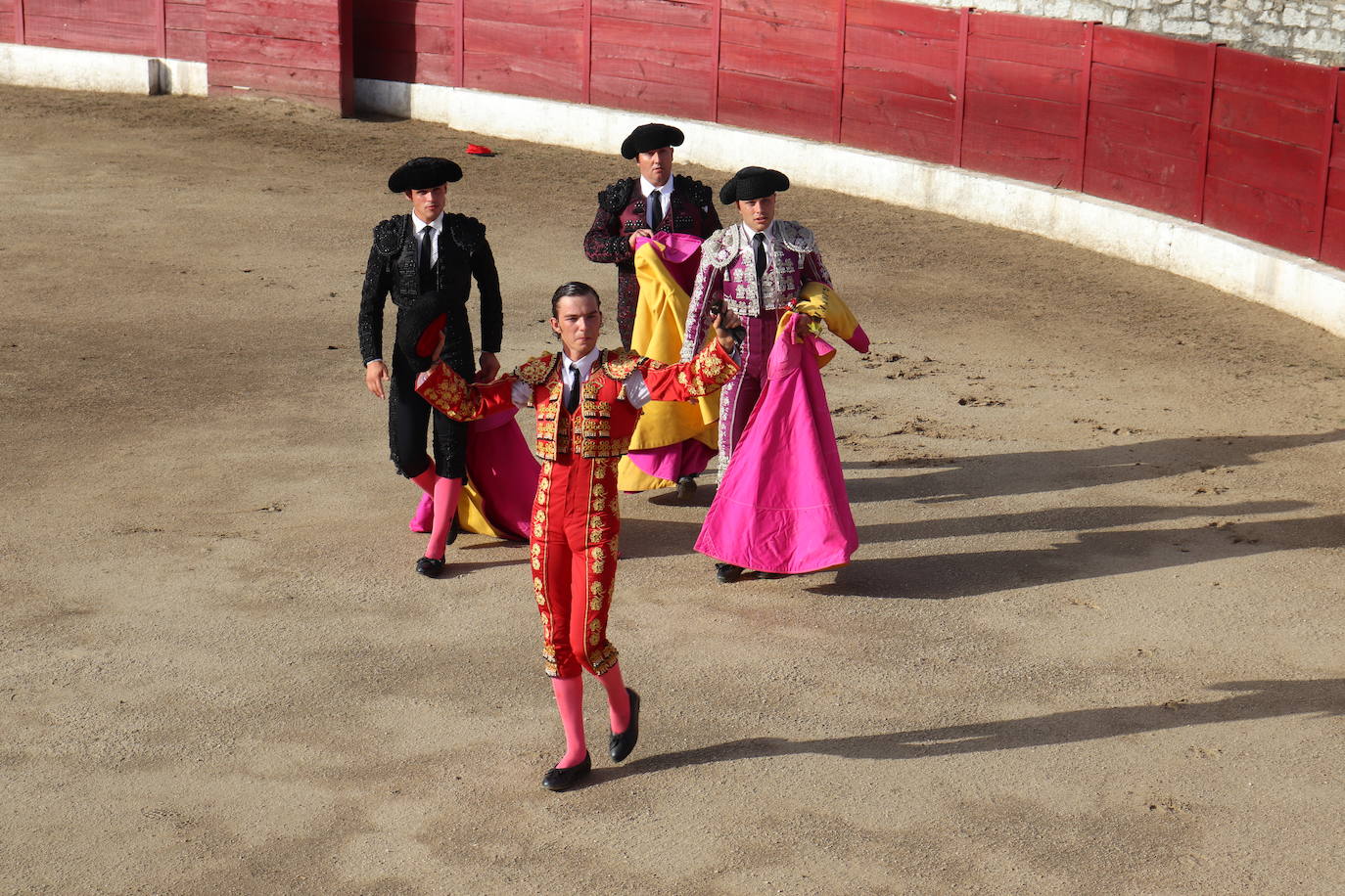 Peñas y toros, animada tarde festiva en el coso de Los Santos