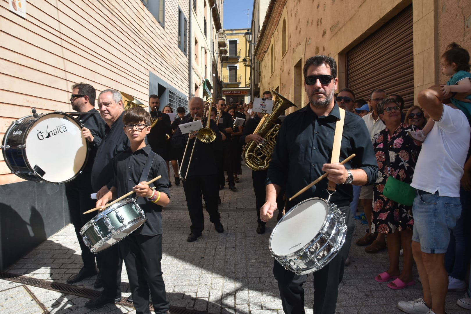 Emotiva salida de clausura de Santa Teresa en Alba