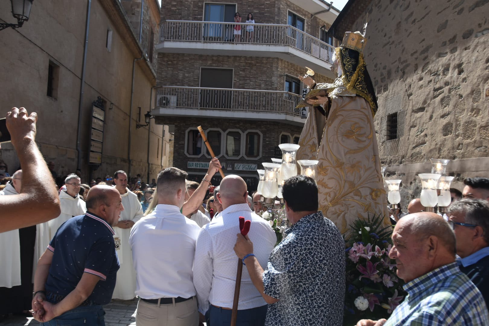 Emotiva salida de clausura de Santa Teresa en Alba