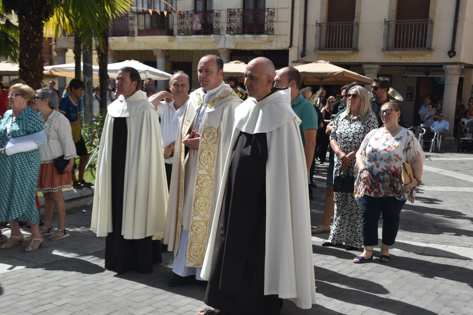 Emotiva salida de clausura de Santa Teresa en Alba