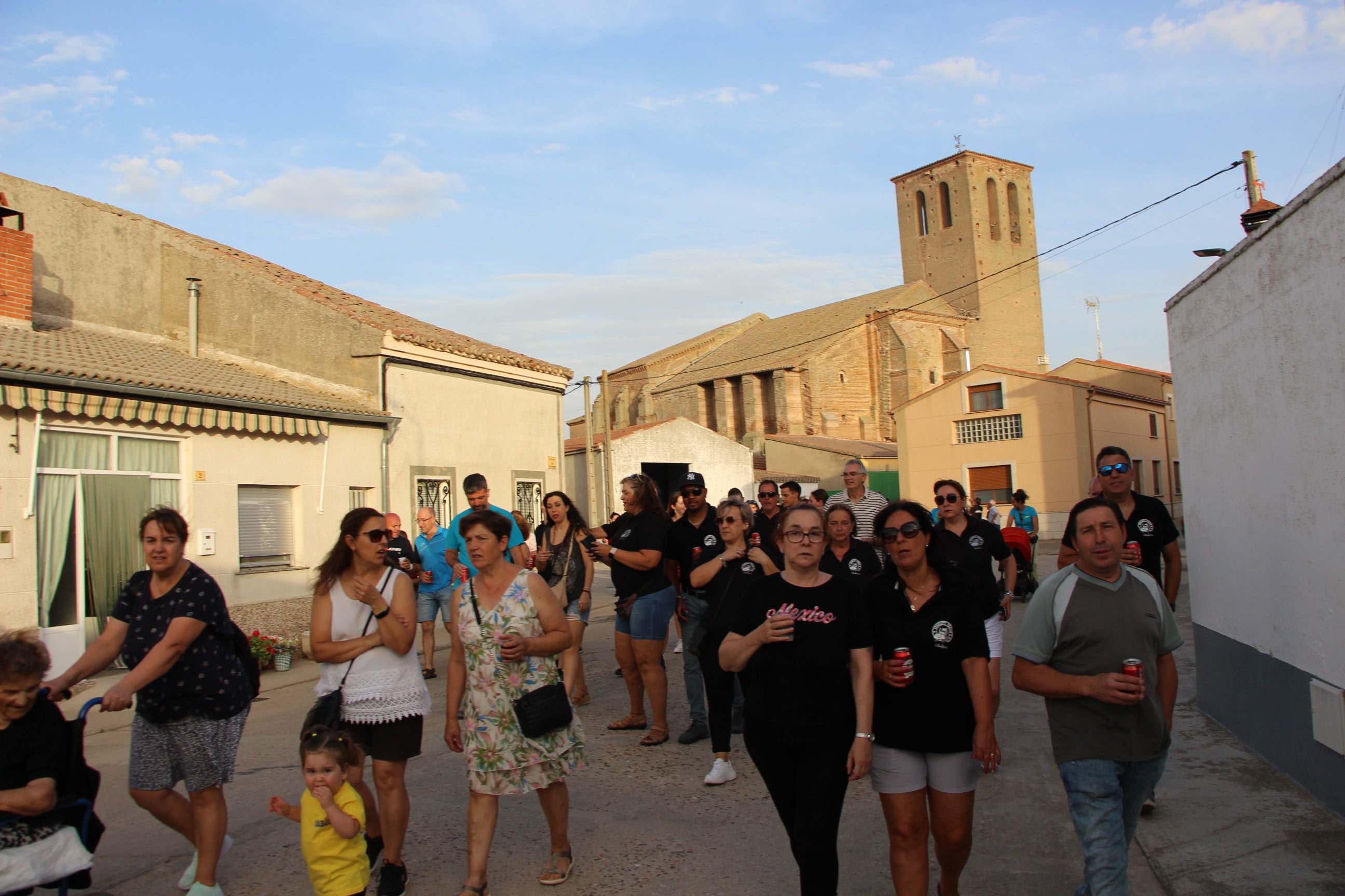 Las peñas llenan de animación las calles de Villaflores