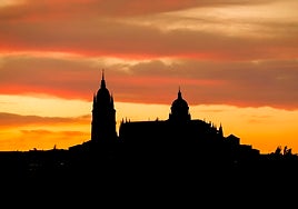 Atardecer con la Catedral de Salamanca al fondo.