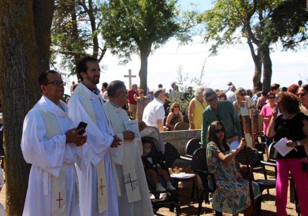 Paradinas rebosa devoción a la Virgen del Hinojal