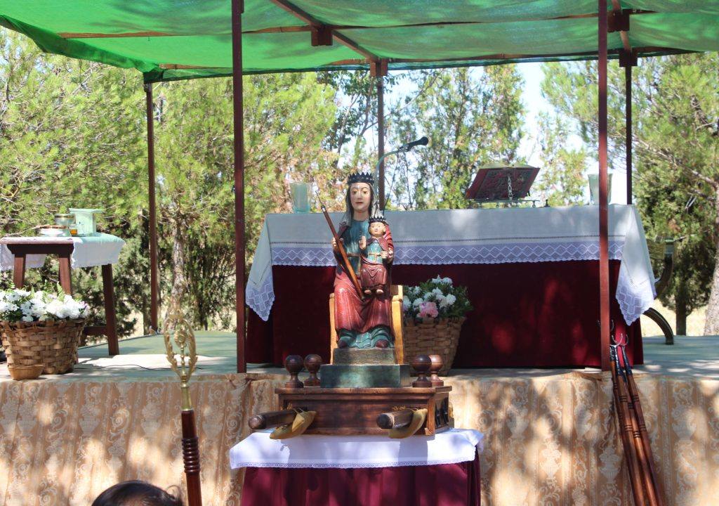 Paradinas rebosa devoción a la Virgen del Hinojal