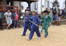 Animado desfile de disfraces en El Cabaco