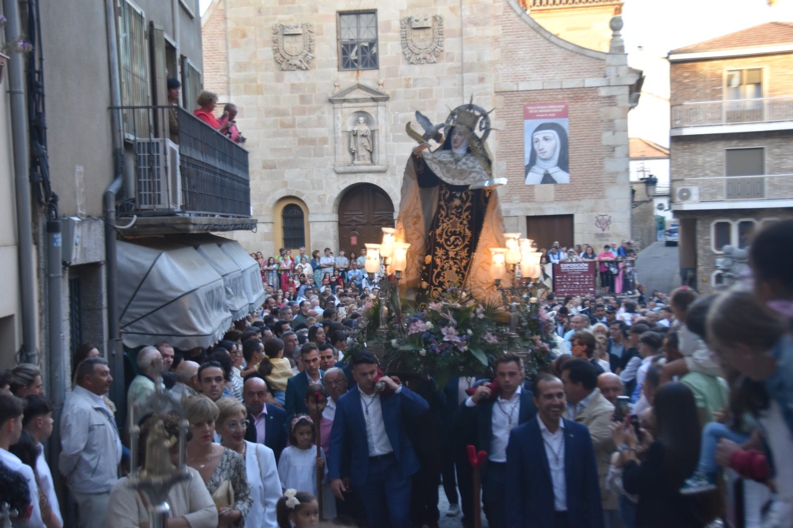 Alba arropa a Santa Teresa en su vuelta a clausura hasta octubre