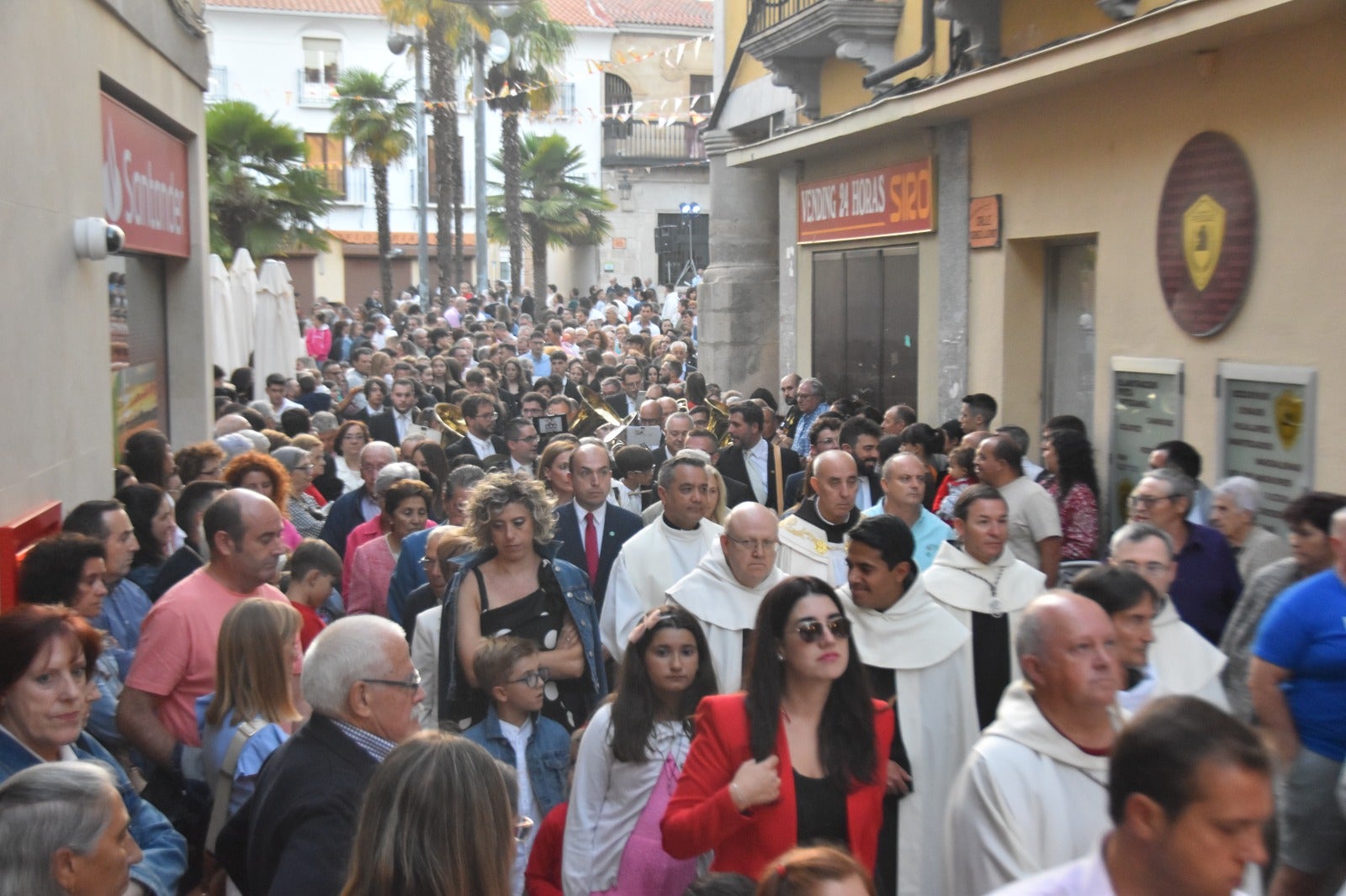 Alba arropa a Santa Teresa en su vuelta a clausura hasta octubre