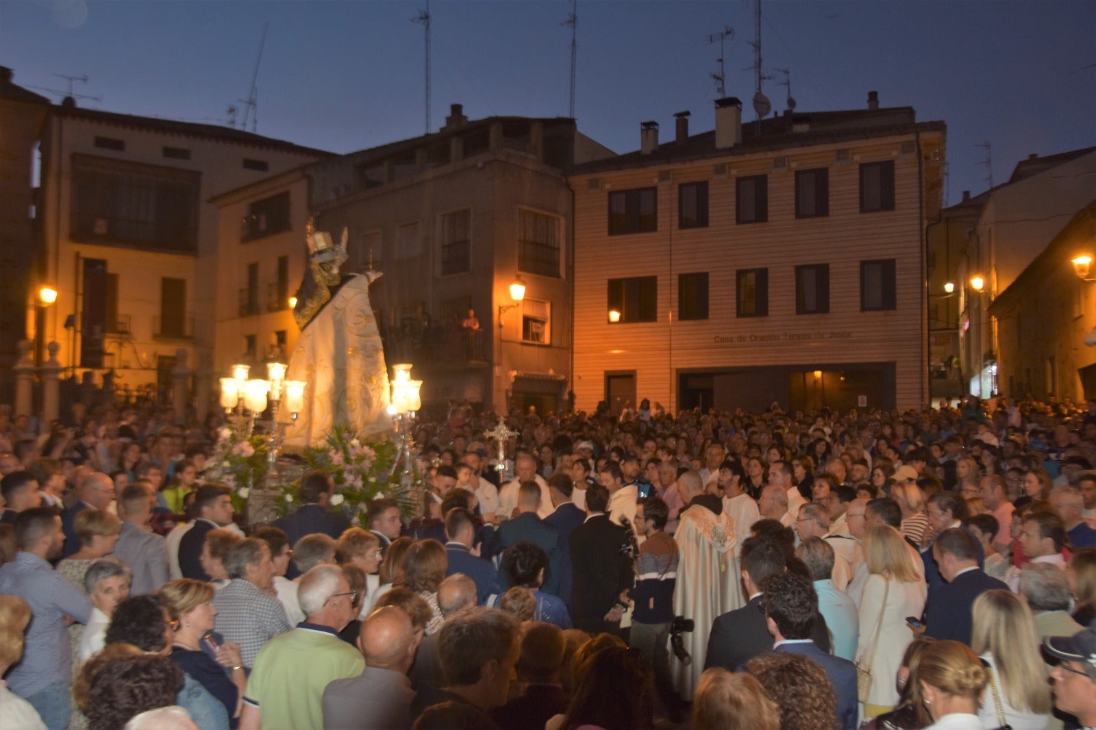 Alba arropa a Santa Teresa en su vuelta a clausura hasta octubre