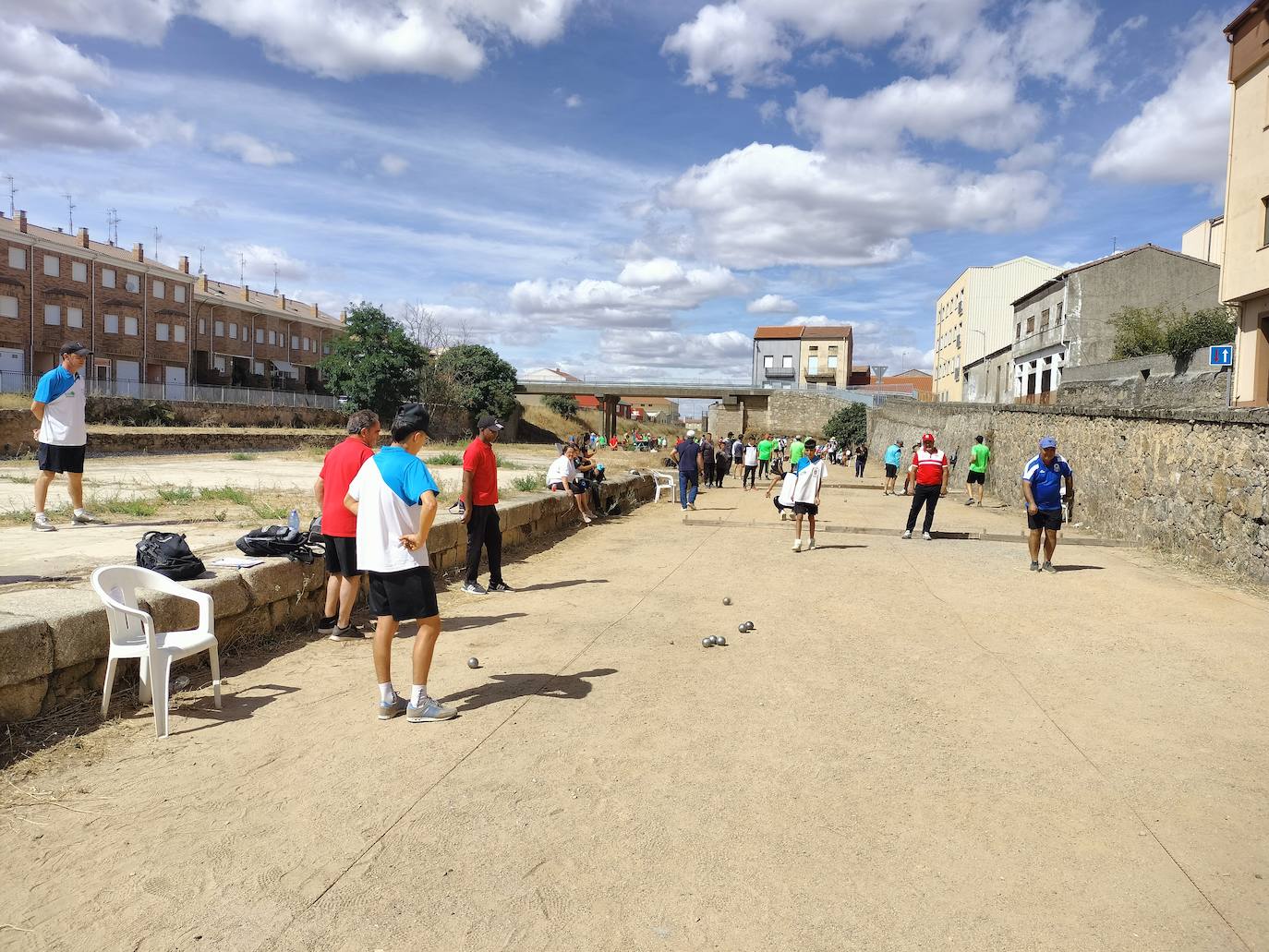 Guijuelo disfruta de la petanca con un torneo nacional