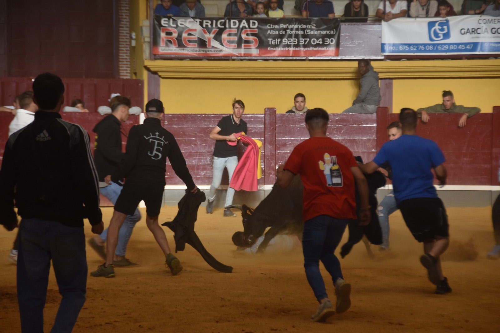 Chocolatada y encierro para abrir el día festivo en Alba de Tormes