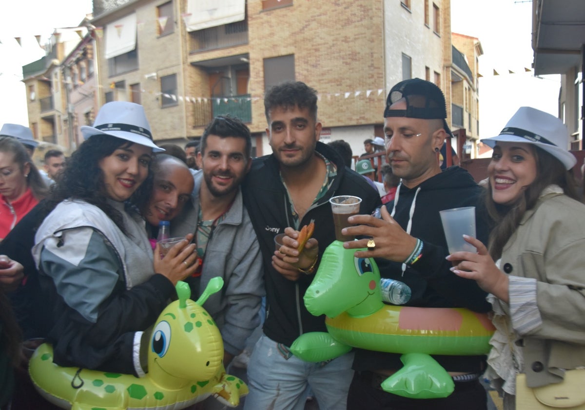 Chocolatada y encierro para abrir el día festivo en Alba de Tormes