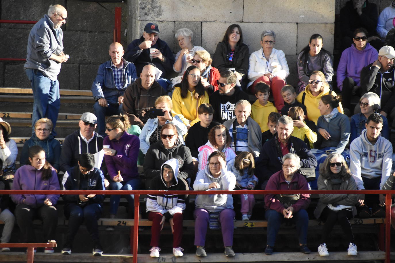 Las incombustibles peñas de Aldeadávila de la Ribera despiden las fiestas de San Bartolo