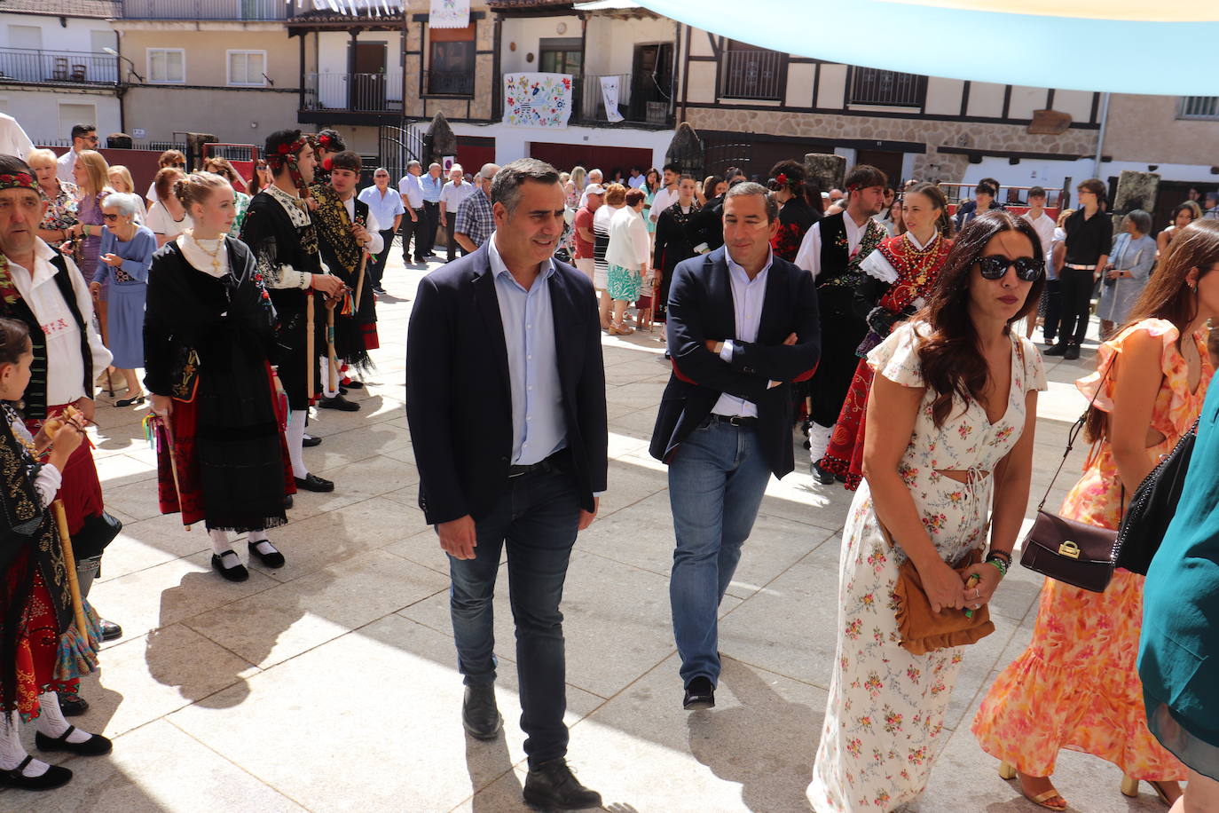 Las danzas unen a Santibáñez de la Sierra en torno a San Agustín