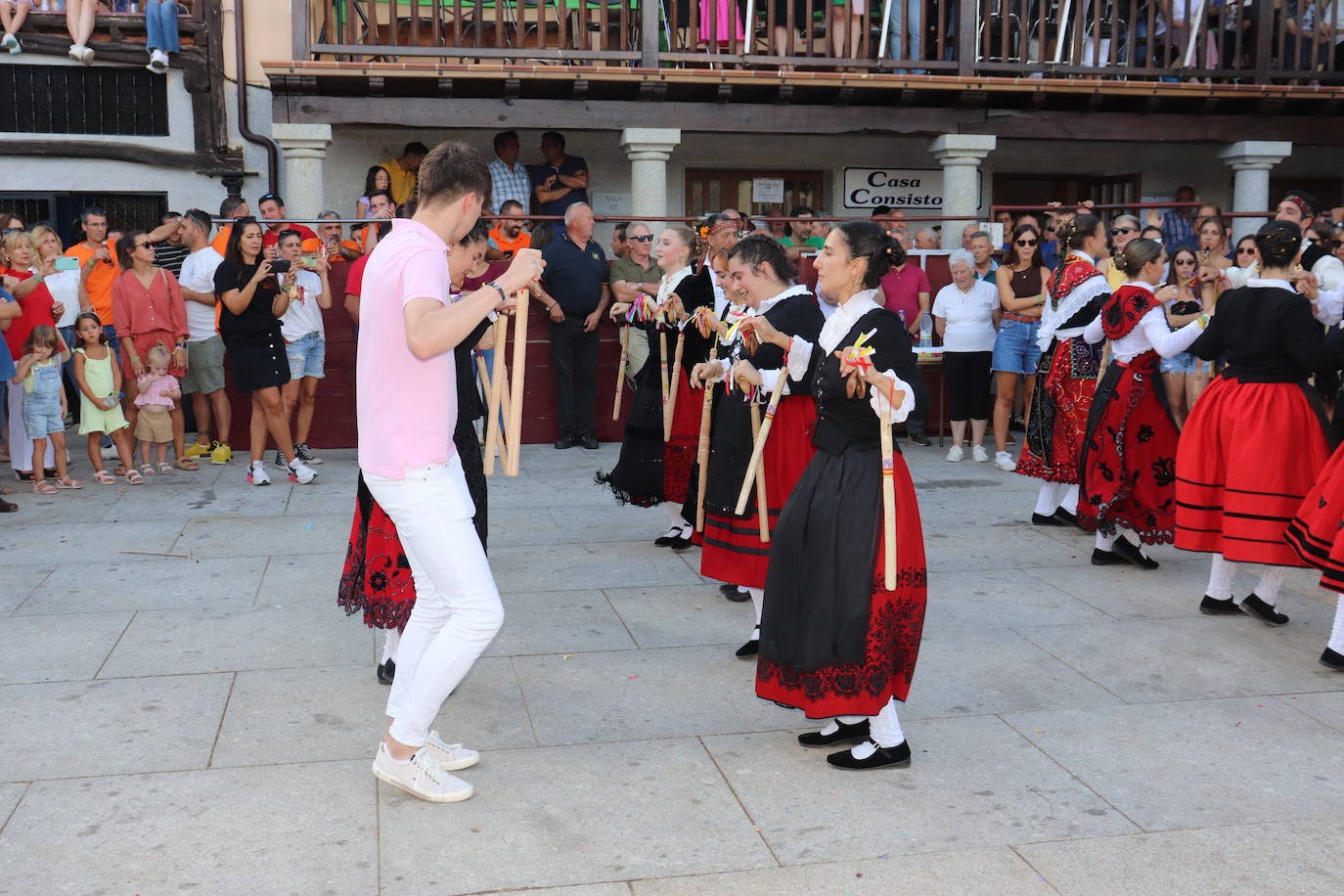 Los toros y la tradición despiden la fiesta en Santibáñez de la Sierra