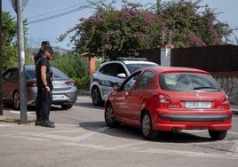 La Policía, controlando el acceso a la zona