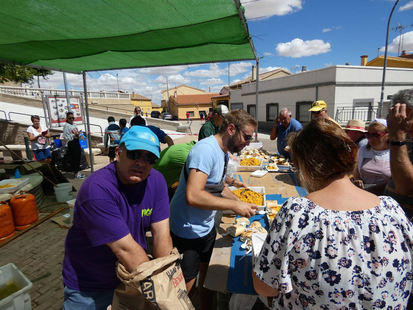 Las 800 raciones de paella que unen a los de Villaflores