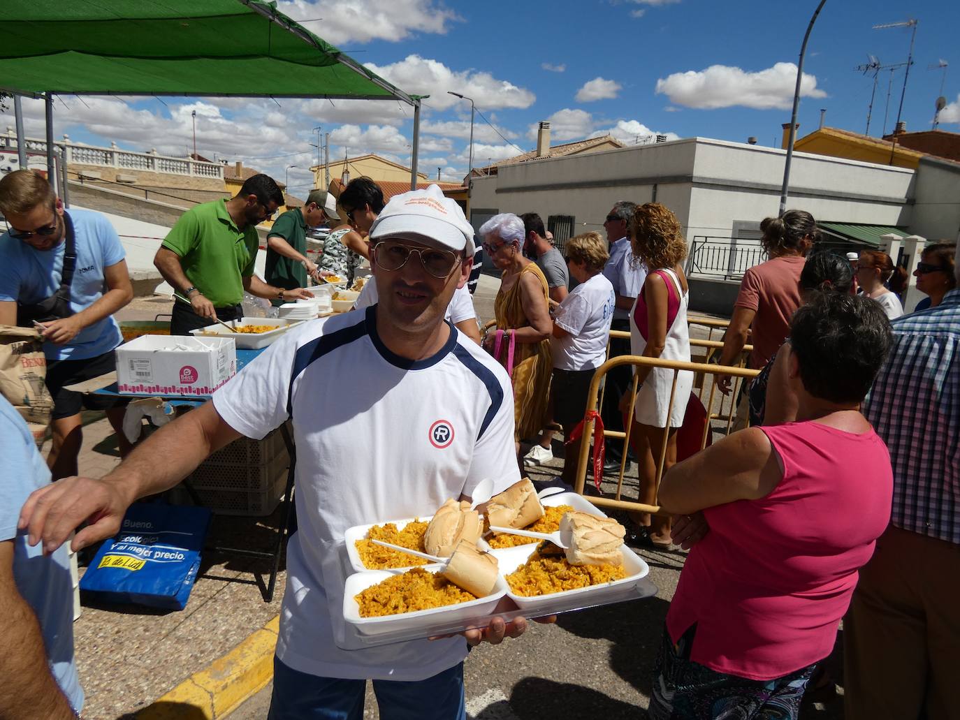 Las 800 raciones de paella que unen a los de Villaflores