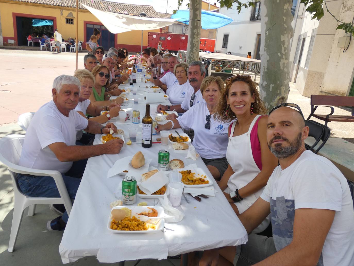 Las 800 raciones de paella que unen a los de Villaflores