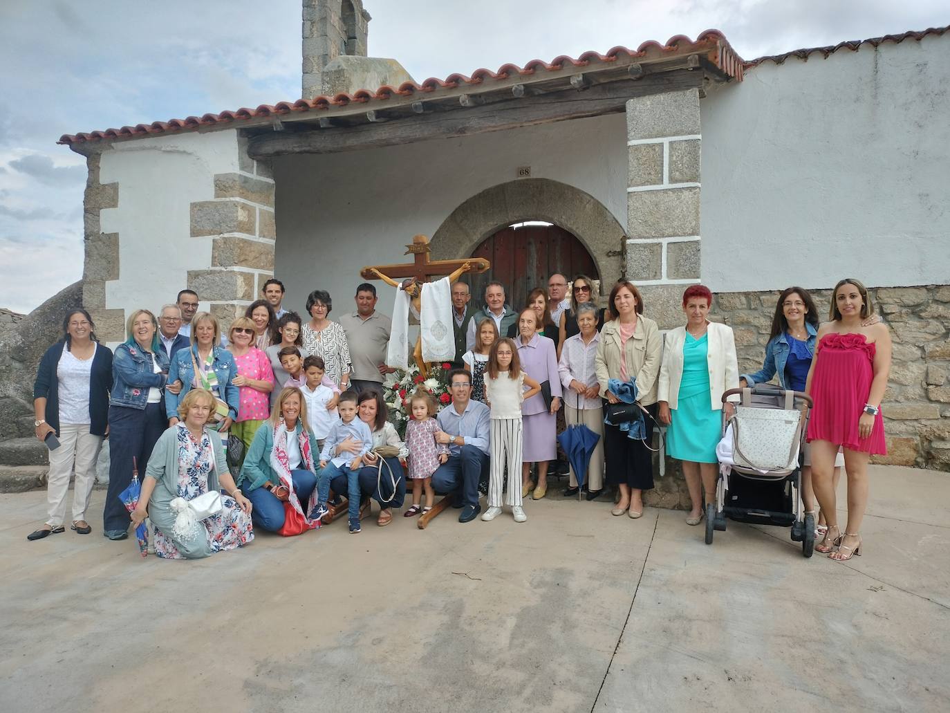 San Medel: acaba la misa y deja de llover para que el Cristo del Amparo bendiga los campos