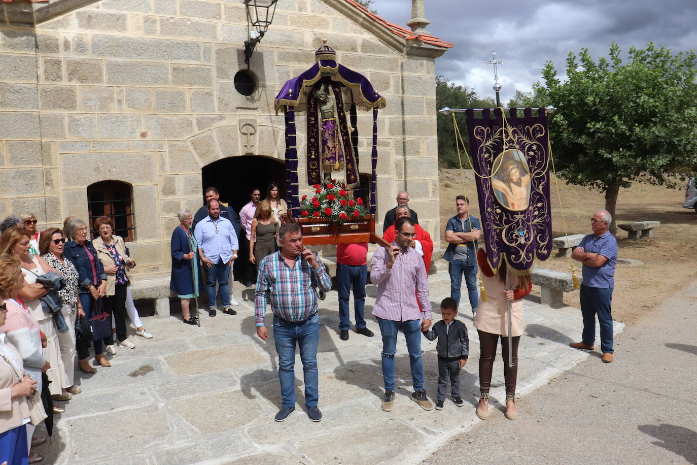 Sorihuela marca la cuenta atrás de sus fiestas con la subida a la iglesia del Cristo de Valvanera