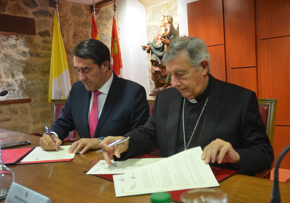 El Obispado de Ciudad Rodrigo y Salamanca firma con la Junta cuatro años de convenio Rehabitare