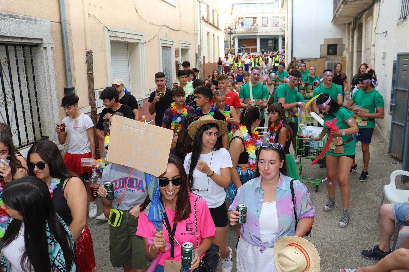 Las peñas dan color y animación al inicio festivo en Cespedosa de Tormes