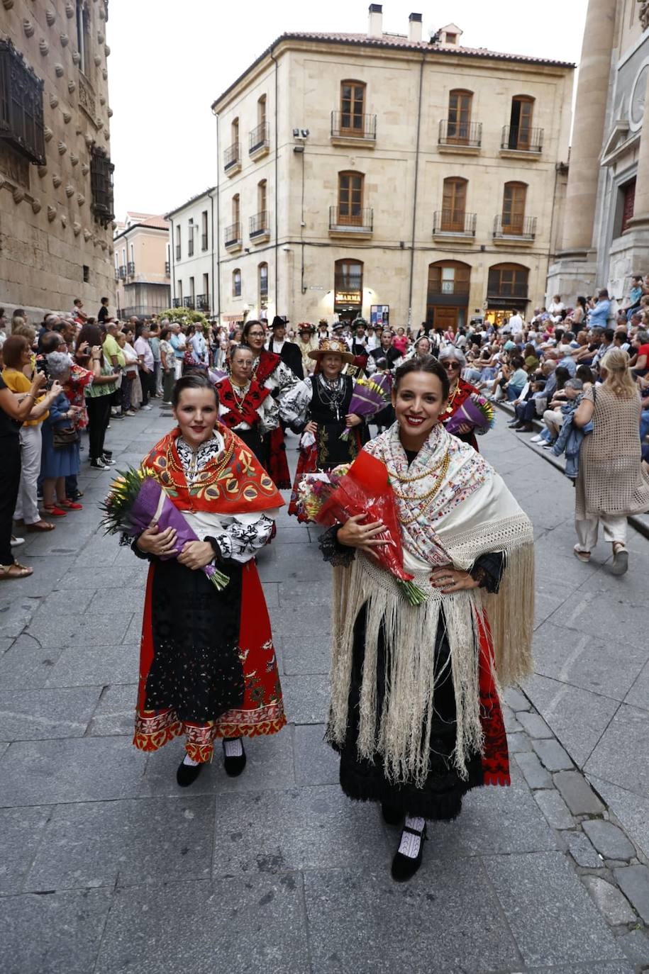 Los charros lucen sus exquisitas galas para arropar a la Virgen de la Vega