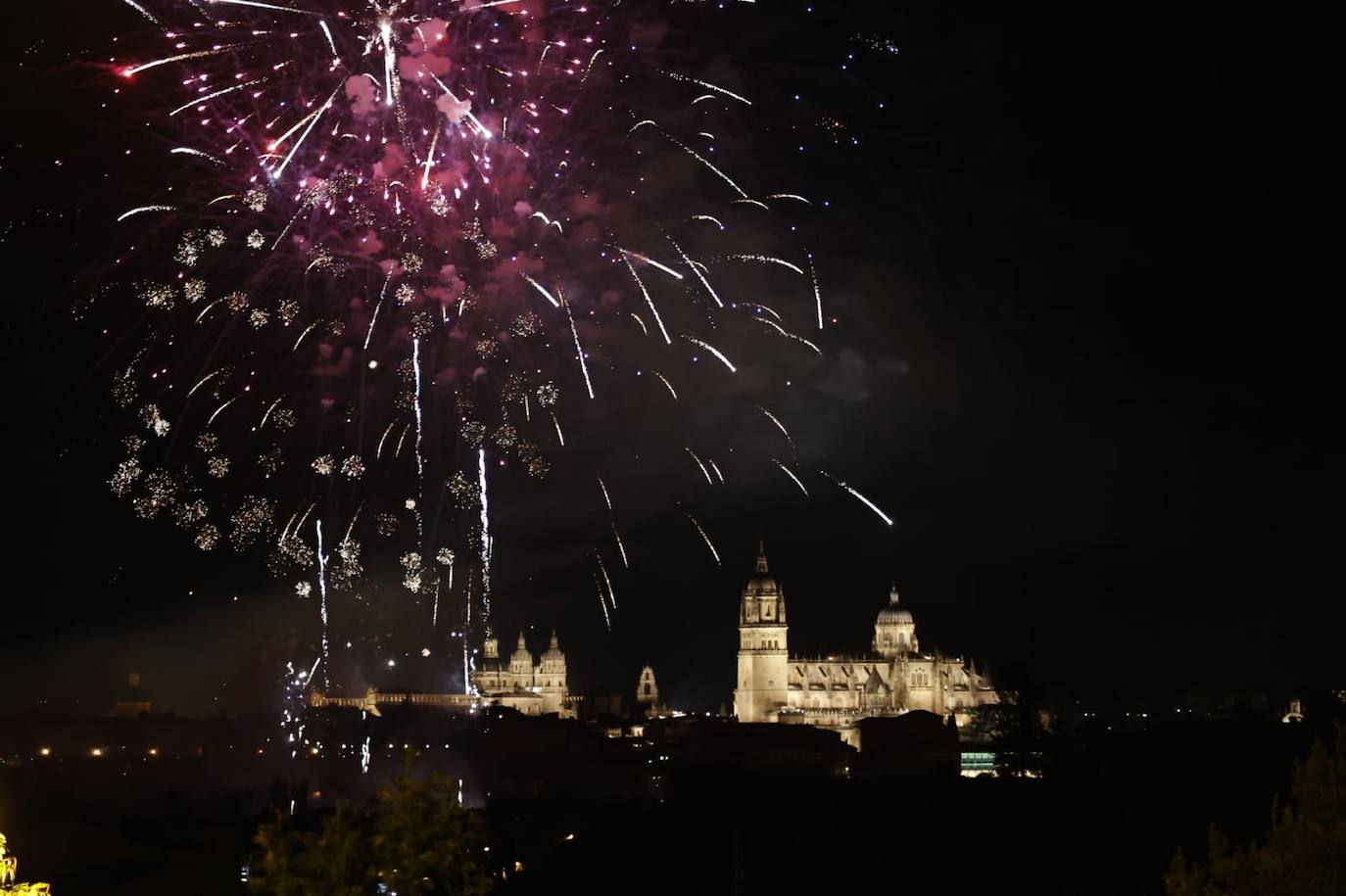 Pólvora en el cielo charro para inaugurar las fiestas