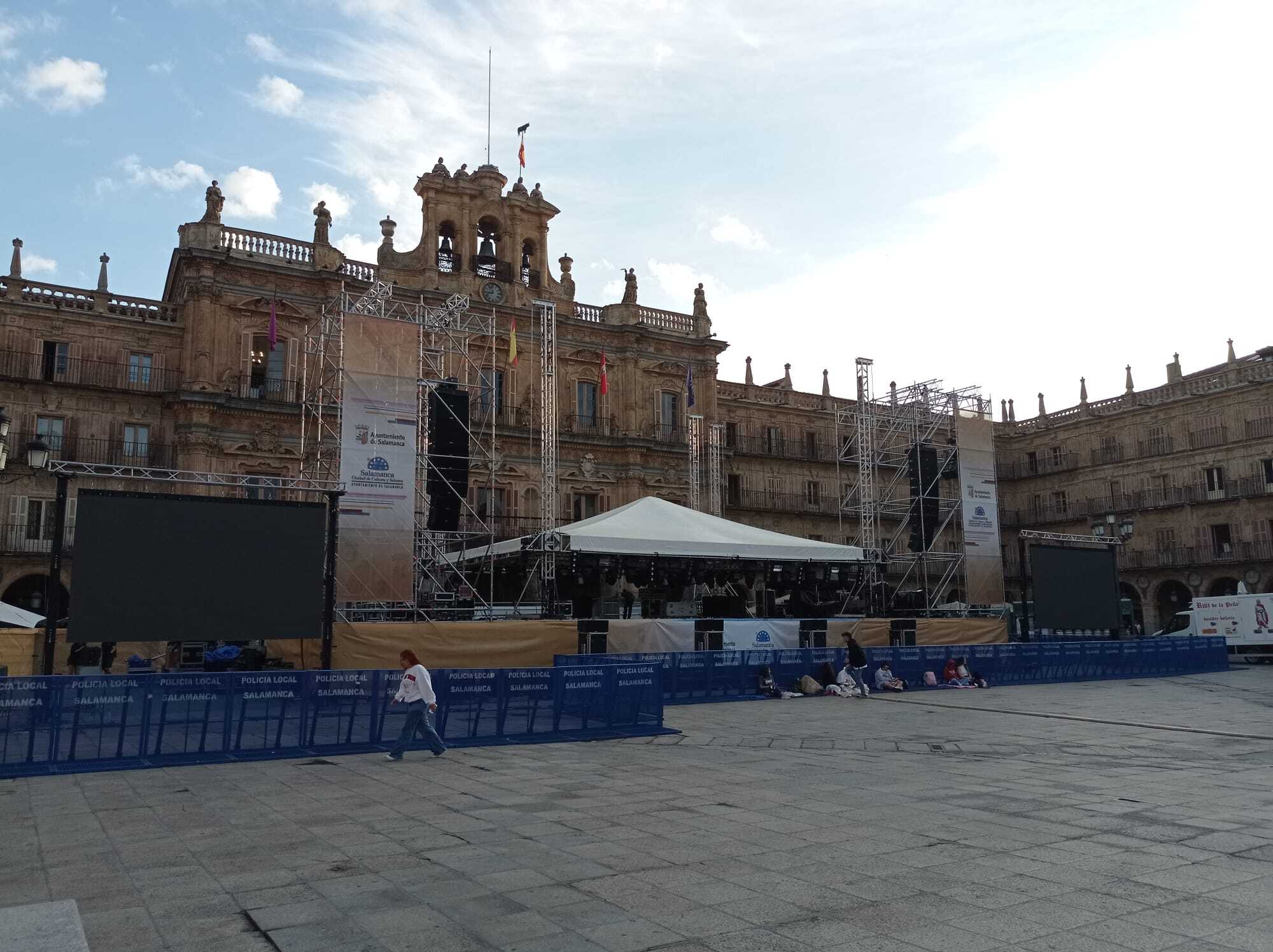 Todo por Vanesa Martín: incluso dormir en la Plaza Mayor