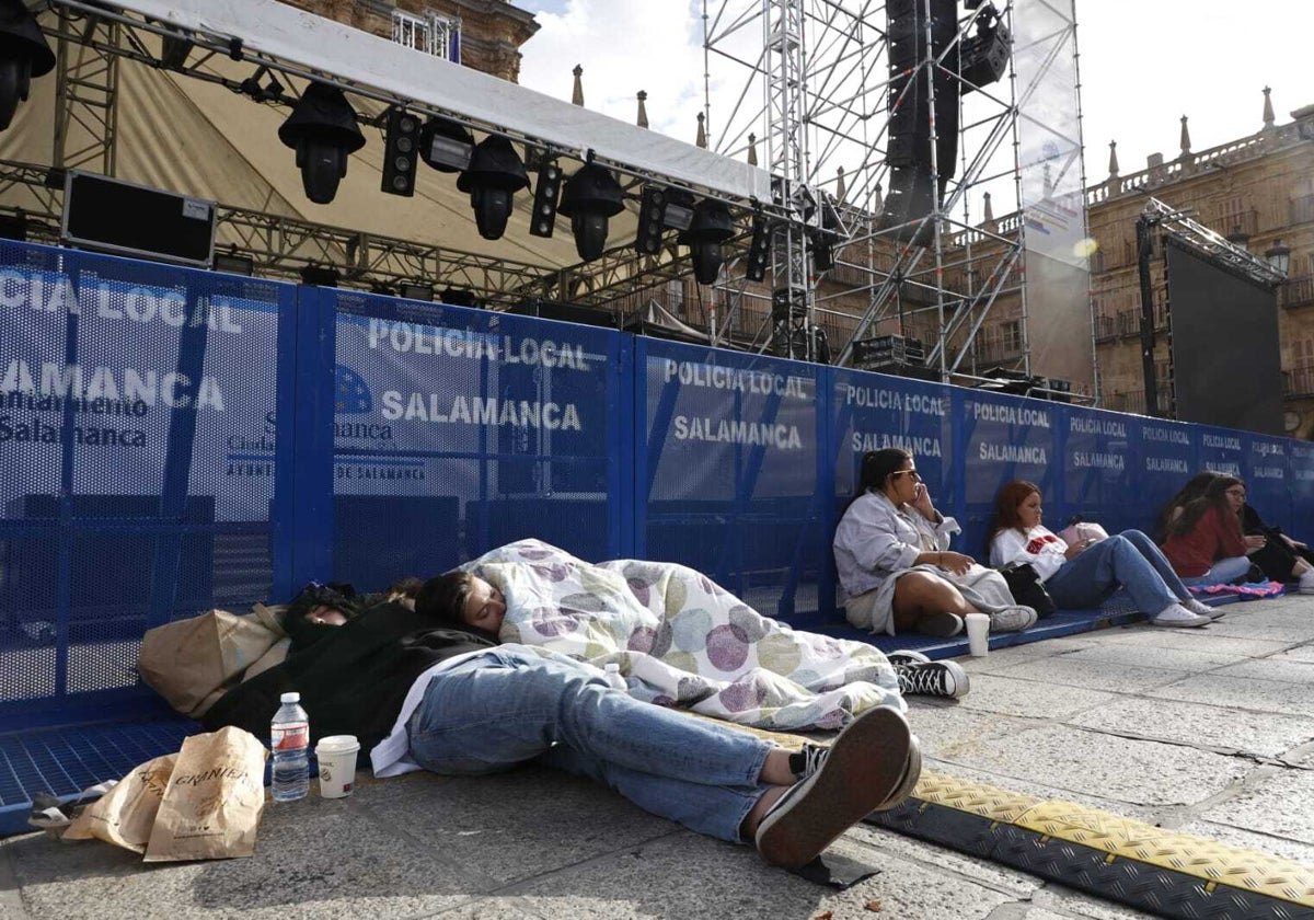 Todo por Vanesa Martín: incluso dormir en la Plaza Mayor