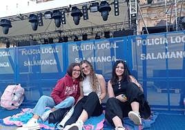 «Llevamos desde las cinco de la mañana para ver en primera fila a Vanesa Martín»