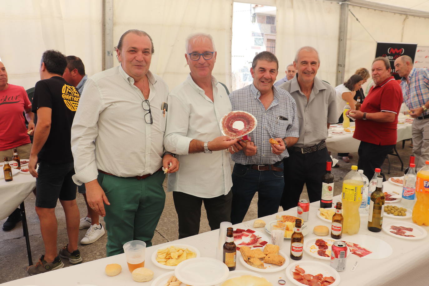 Los fieles de Aldeavieja de Tormes se vuelcan con la Virgen de la Antigua