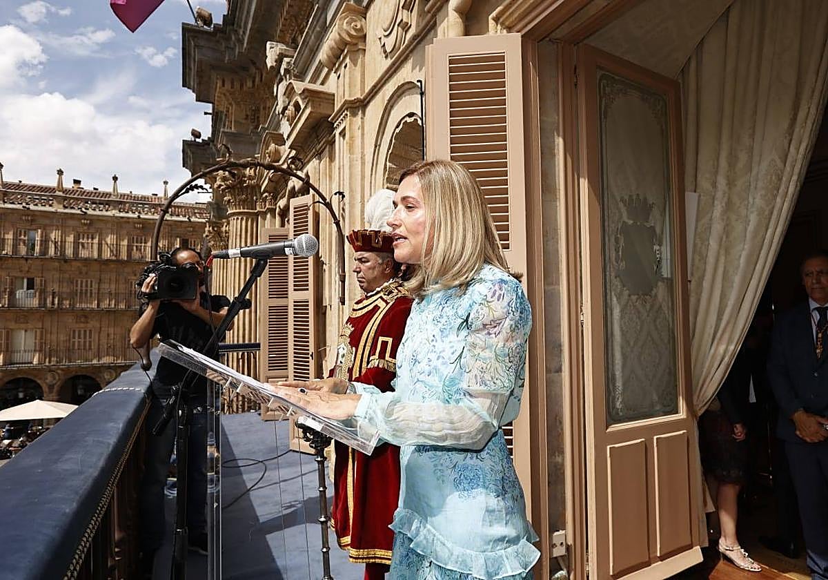 Aplaudido pregón de María Victoria Mateos: «La excelencia no entiende de género»