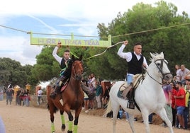 Los quintos corrieron las cintas este sábado junto a la plaza de toros