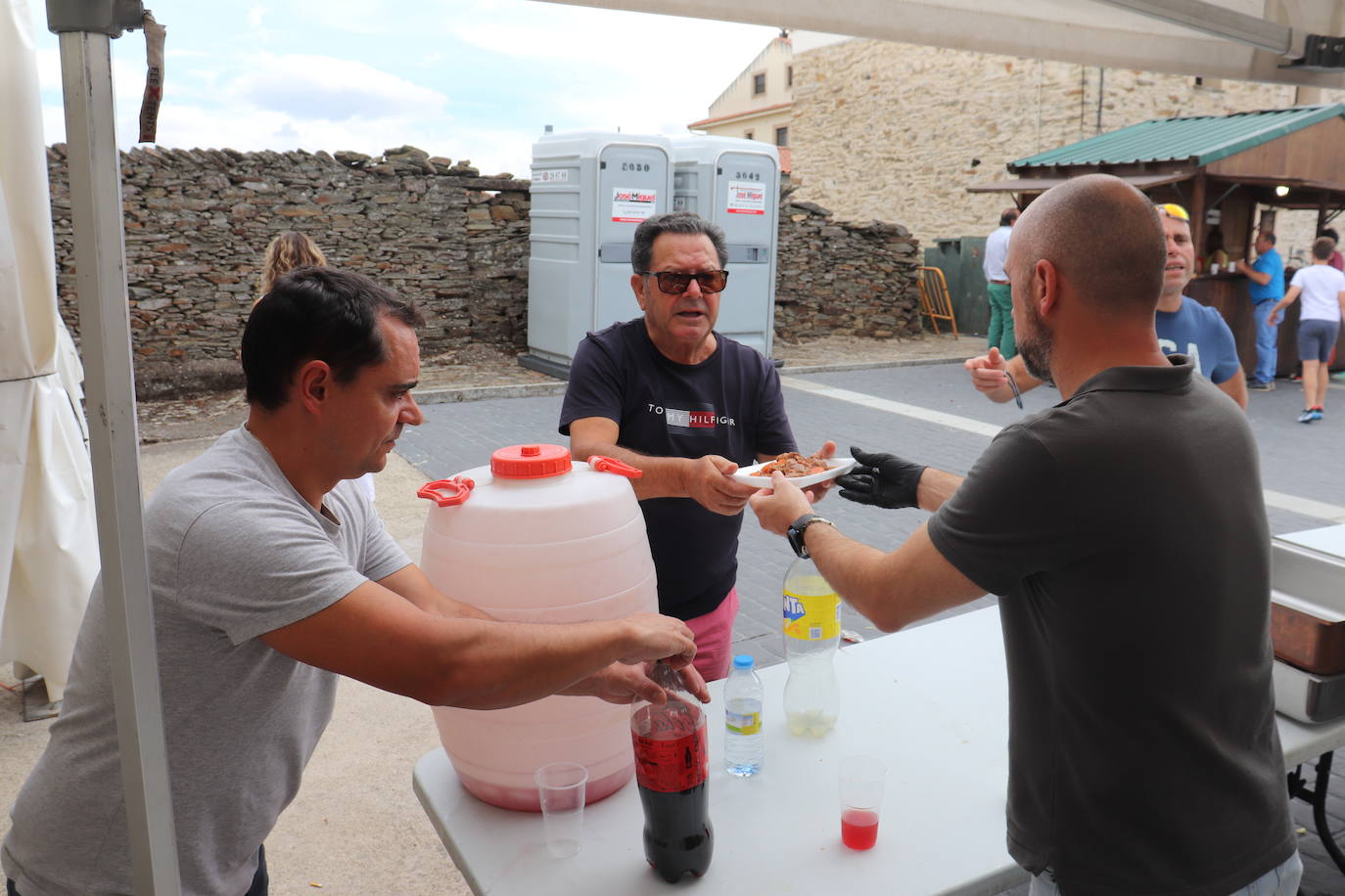 Aldeavieja de Tormes disfruta de la fiesta con el mejor sabor de boca