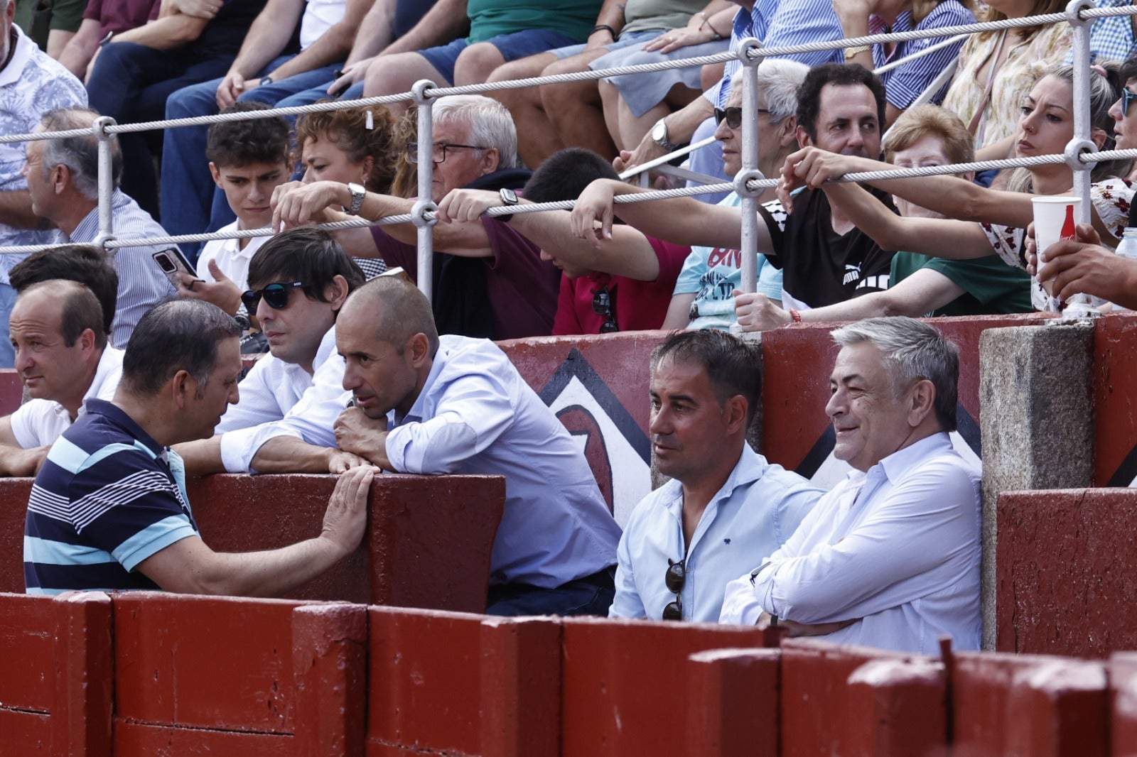 La afición &#039;calienta motores&#039; en el tradicional desenjaule