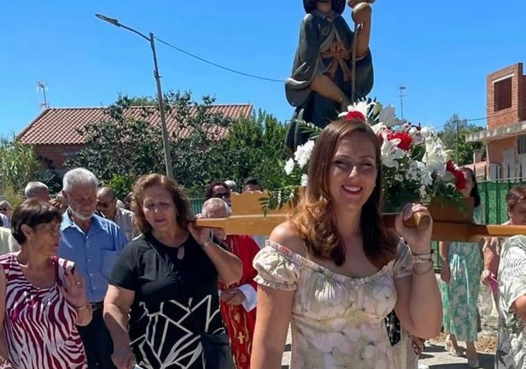 CONCURSO 'Así somos en mi pueblo' El orgullo de Fresno Alhándiga por sus nuevos escudo y bandera