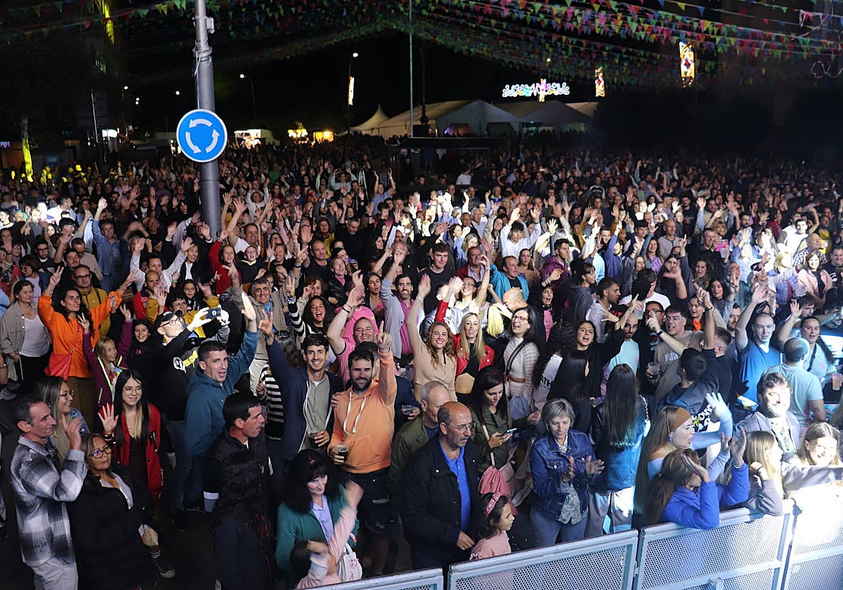 El violinista Javi Lin triunfa en la noche de Béjar