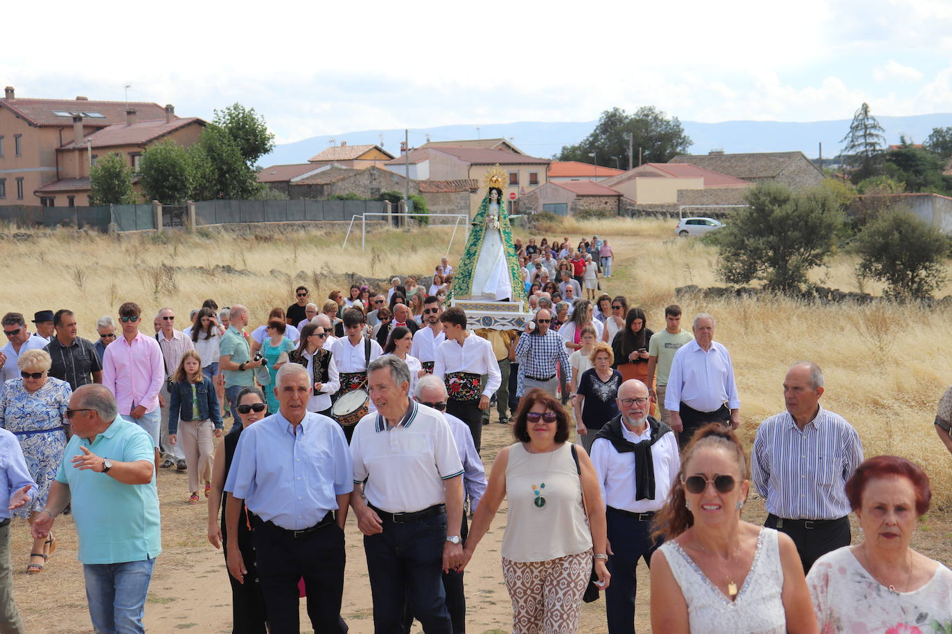 Despedida a lo grande de la Virgen de Gracia Carrero en Gallegos de Solmirón