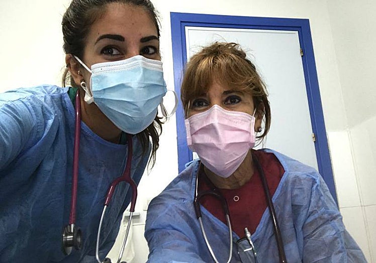 Paula Sánz y Ángela Sánchez, madre e hija en Urgencias.