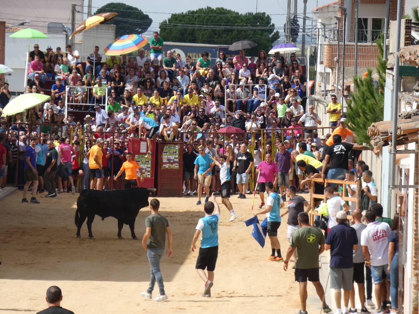 Los toros del cajón y la merienda de la vaca rematan las fiestas de Villoria