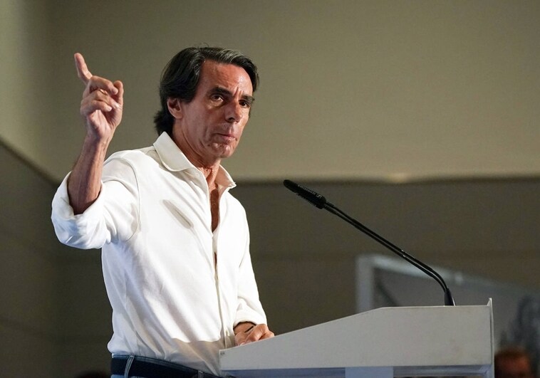 Aznar llama a la movilización contra la amnistía y el Gobierno le acusa de «golpista»