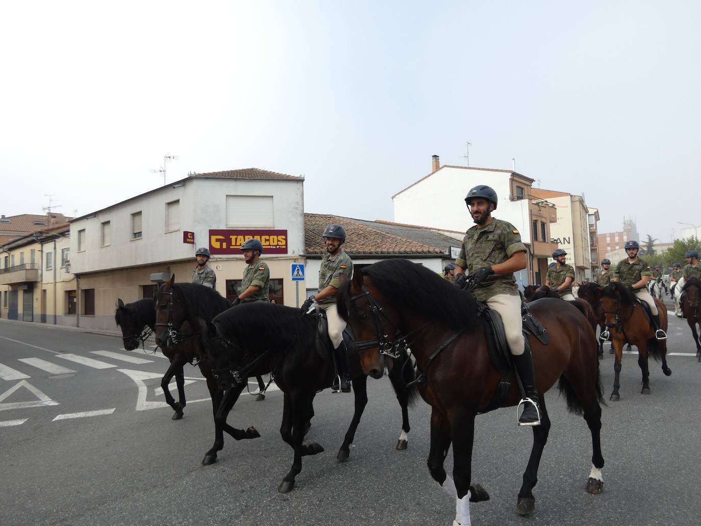 Peñaranda acoge con agradecimiento la visita de la Guardia Real